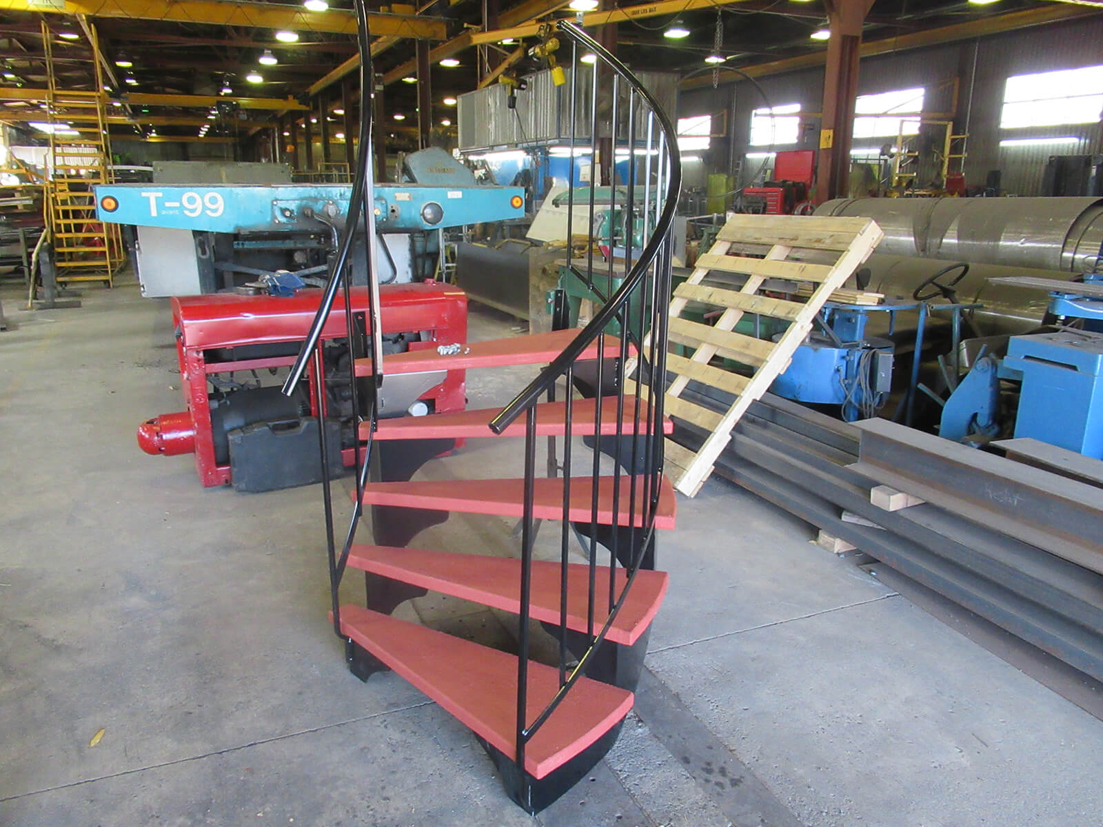 http://soudurelauziere.ca/medias/22/escalier-metallique-tournant-5-marches.jpg